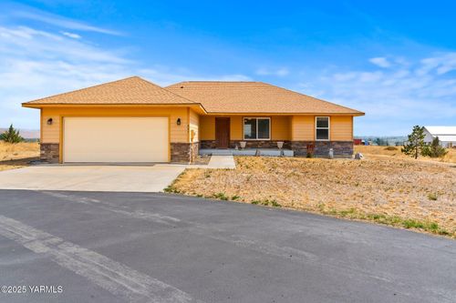 421 Section 1 Rd, Tieton, WA, 98947-9691 | Card Image