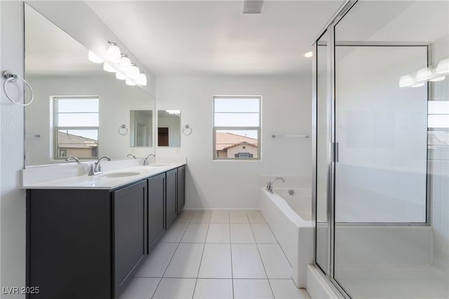 Primary Bathroom | Image 25