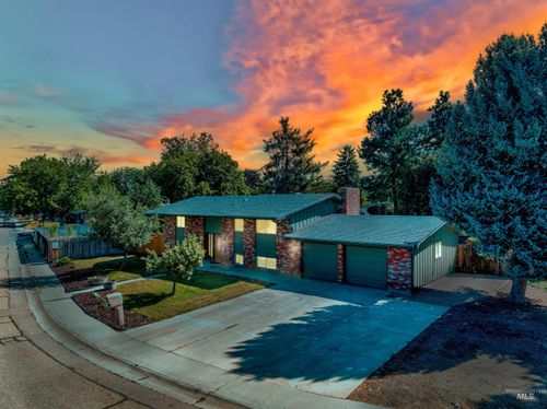 4922 N Burlington Dr, Boise, ID, 83704-2207 | Card Image