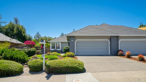 8190 Oakmont Dr, Santa Rosa, CA, 95409-6470 | Card Image