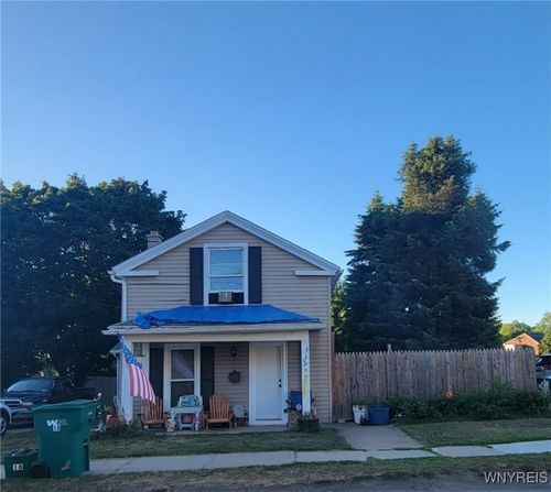 18 Buffalo St, Bergen, NY, 14416-9766 | Card Image