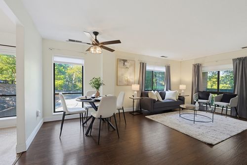 001-4 Summit Dr, Reading, MA, 01867-4054 | Card Image