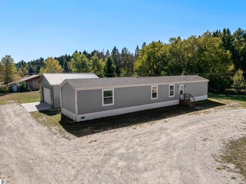 11261 Maple Rd, Beulah, MI, 49617-9738 | Card Image