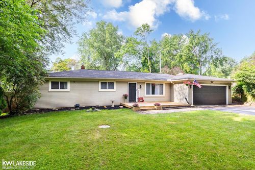 11395 Big Lake Rd, Springfld Twp, MI, 48350-3501 | Card Image