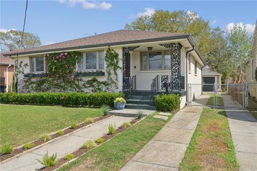 4633 Marigny St, New Orleans, LA, 70122-5040 | Card Image