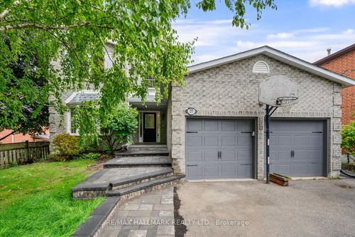 ground-237 Osmond Cres, Newmarket, ON, L3Y7L3 | Card Image