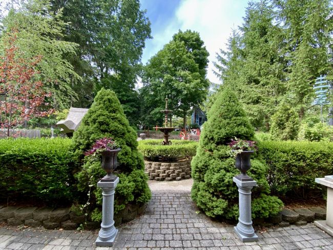 Garden with parking beyond | Image 16