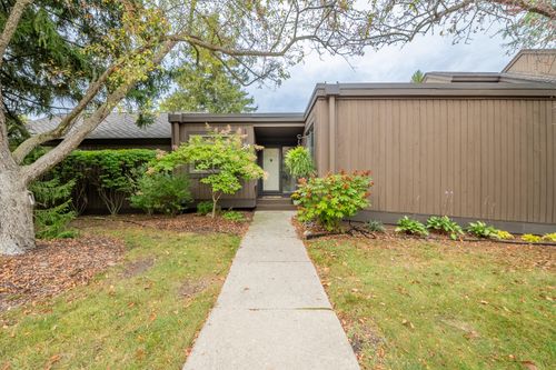 24 Southwick Ct, Ann Arbor, MI, 48105-1410 | Card Image