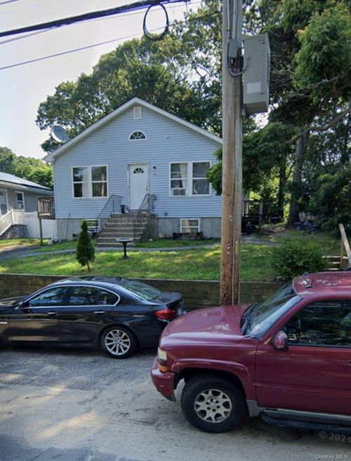 93 Gray Ave, Medford, NY, 11763-1037 | Card Image