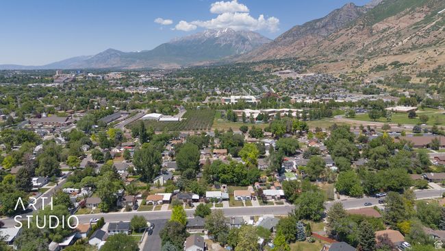 Aerial overview of property's location featuring a mountain backdrop and nearby suburban area | Image 27