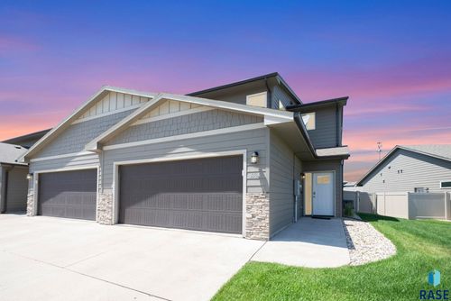 5501 S Seville Pl, Sioux Falls, SD, 57108-7574 | Card Image