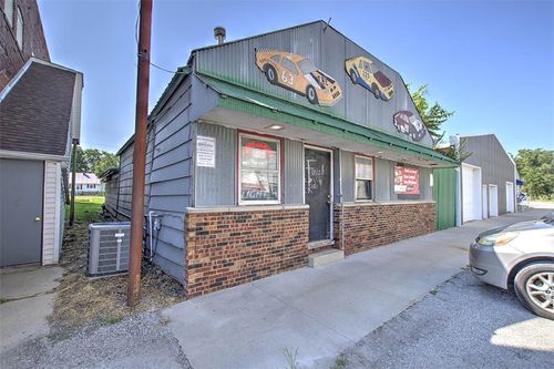 225 N Front St, Macon, IL, 62544-4201 | Card Image