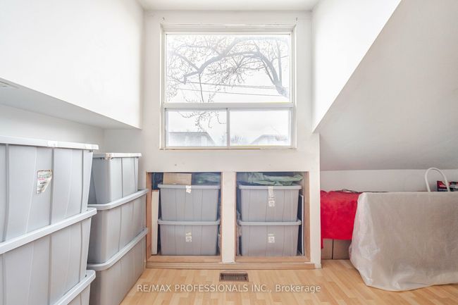 12 O'hara Ave, House attached with 3 bedrooms, 1 bathrooms and 1 parking in Toronto ON | Image 18