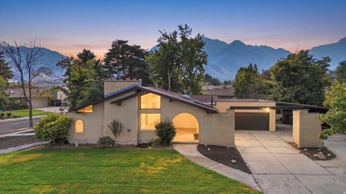 8261 S Maio Dr, Sandy, UT, 84093-6775 | Card Image
