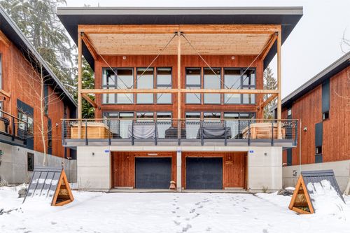 2-250 Pass Life Way, Snoqualmie Pass, WA, 98068-5003 | Card Image