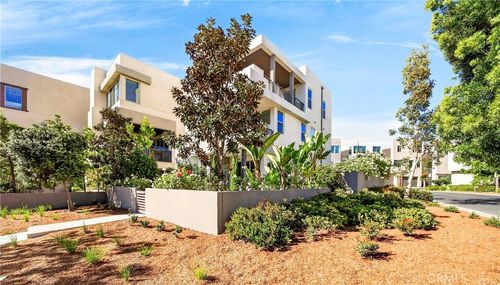 195 Stellar, Irvine, CA, 92618-0846 | Card Image