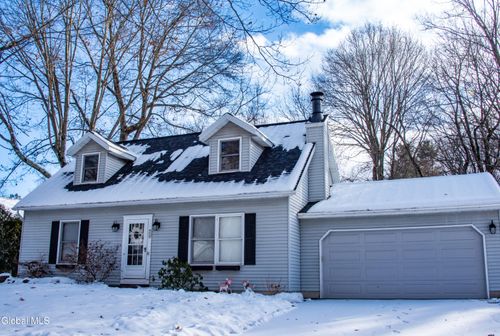 15 Longwood Dr, Clifton Park, NY, 12065-7627 | Card Image