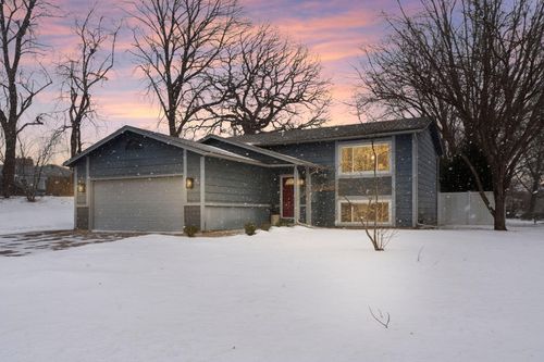533 Innsbruck Dr, Chaska, MN, 55318-1498 | Card Image
