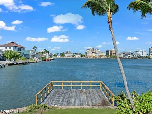 366 Pine Ave, NAPLES, FL, 34108-2353 | Card Image