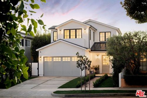 1011 Hartzell St, Pacific Palisades, CA, 90272-3821 | Card Image