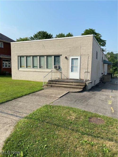 255 W Wood St, Lowellville, OH, 44436-1037 | Card Image