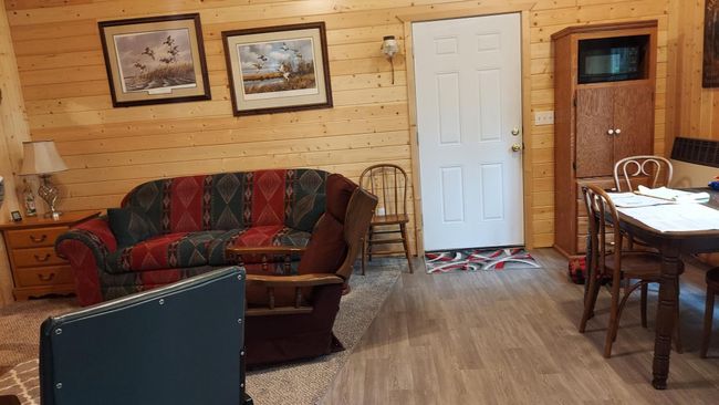 Entry door living room | Image 12