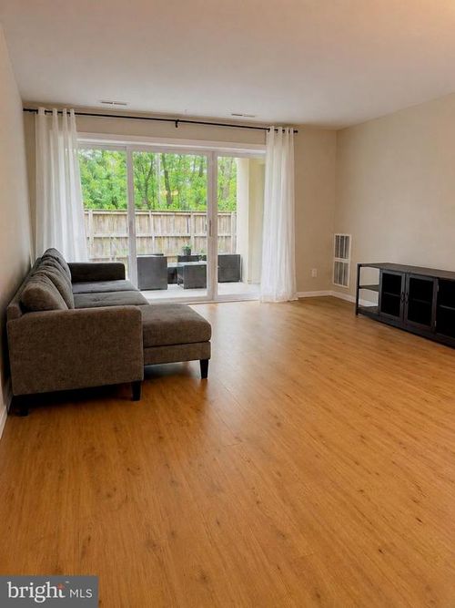 103-9b-10107 Prince Pl, UPPER MARLBORO, MD, 20774-1111 | Card Image