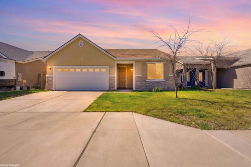 10692 Daisy Way, Armona, CA, 93202-7790 | Card Image