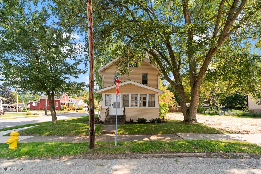 Lloyd St, Barberton, OH 44203
