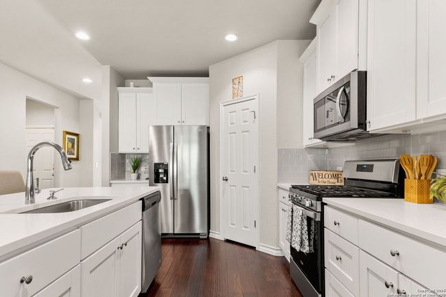 5603 Chestnut Xing, House other with 5 bedrooms, 3 bathrooms and null parking in San Antonio TX | Image 6