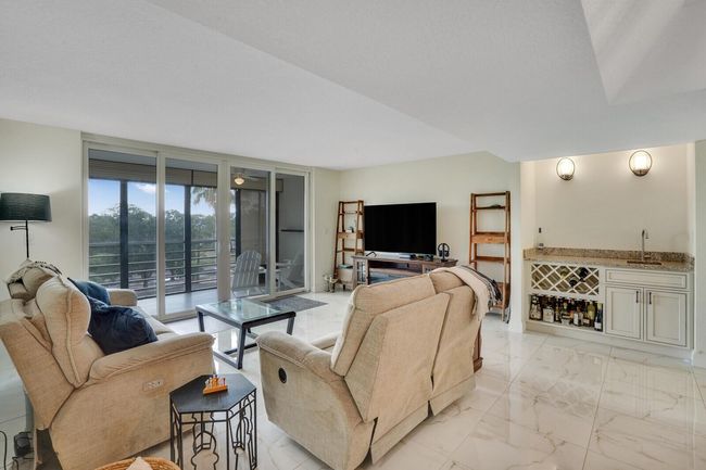 APT-401 - 3326 Arcara Way, Condo with 3 bedrooms, 2 bathrooms and null parking in Lake Worth FL | Image 5