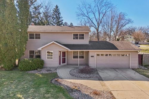 203 Melody Ln, Verona, WI, 53593-1427 | Card Image
