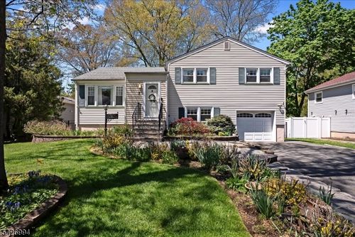 7 Rutgers St, West Orange, NJ, 07052-2511 | Card Image