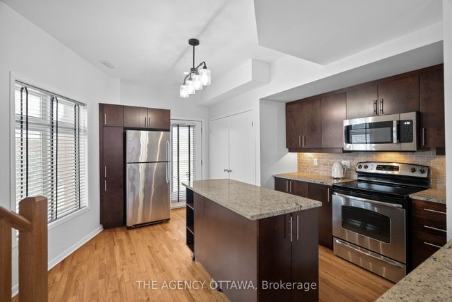 1 - 4 Sherbrooke Ave, Condo with 2 bedrooms, 1 bathrooms and 1 parking in Ottawa ON | Image 7