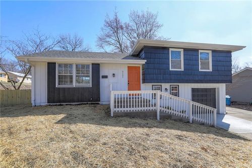 5121 S Cottage Ave, Independence, MO, 64055-5560 | Card Image