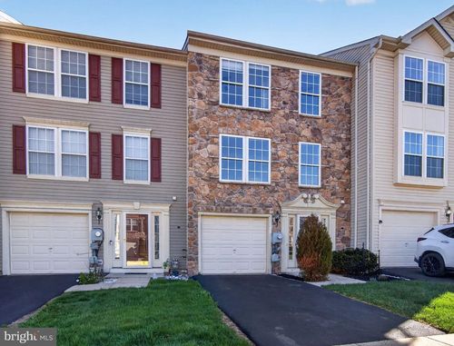 207 Windsor Ct, QUAKERTOWN, PA, 18951-5042 | Card Image