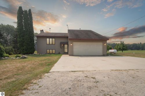 4218 E Klees Road, Stanton, MI, 48888 | Card Image