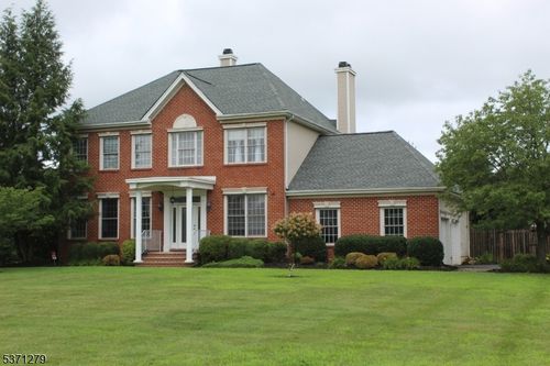 13 Garretson Dr, Franklin Park, NJ, 08823-1423 | Card Image