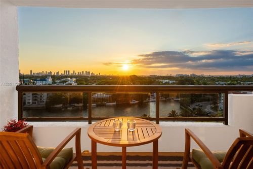 1106-2555 Collins Ave, Miami Beach, FL, 33140-4723 | Card Image