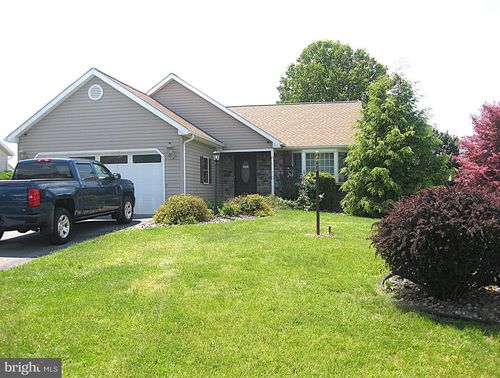 307 Liberty Dr, SHIPPENSBURG, PA, 17257-8212 | Card Image