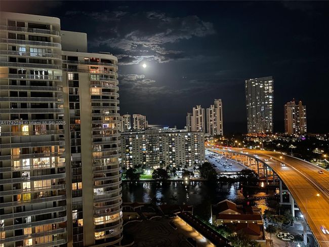 APT-2011 - 19400 Turnberry Way, Condo with 3 bedrooms, 3 bathrooms and null parking in Aventura FL | Image 64