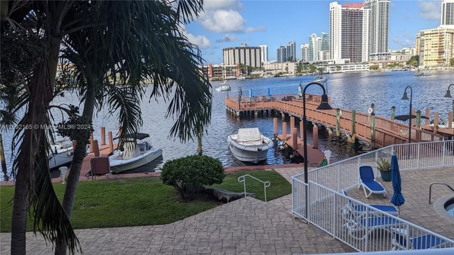 4 - 400 Golden Isles Dr, Condo with 2 bedrooms, 2 bathrooms and null parking in Hallandale Beach FL | Image 5