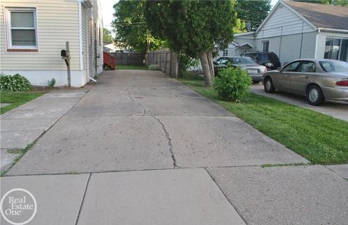 11036 Stephens Rd, Warren, MI, 48089-1723 | Card Image