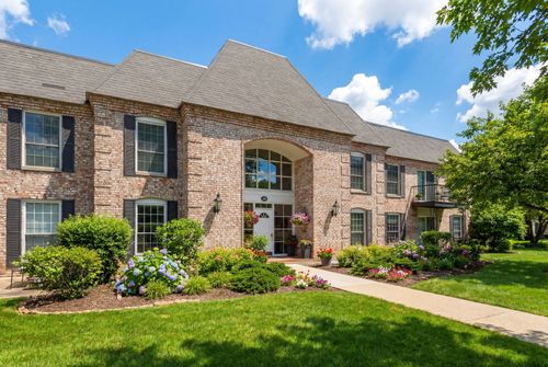 apt-218c-140 Carriage Way Dr, Burr Ridge, IL, 60527-7800 | Card Image