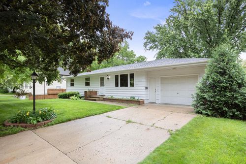 1922 11th St E, Glencoe, MN, 55336-2611 | Card Image