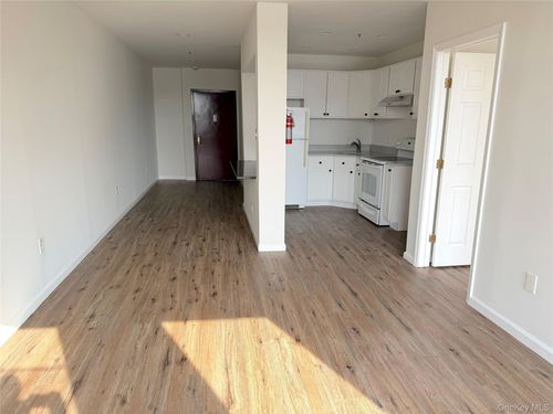 apt-3-315 Main St, Poughkeepsie, NY, 12601-7715 | Card Image