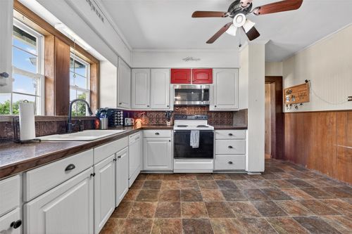 500 S Pecan Creek Trl, Valley View, TX, 76272-9320 | Card Image