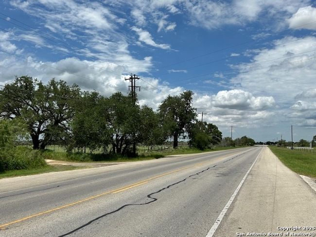 7525 N State Highway 16, House other with 3 bedrooms, 2 bathrooms and null parking in Poteet TX | Image 5
