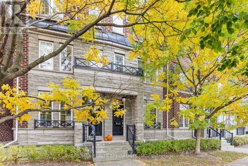 37-99 The Queensway, Toronto (High Park-Swansea), ON, M6S5B4 | Card Image