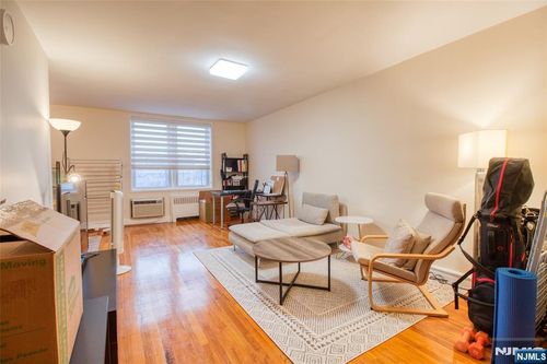 2160 Center Ave, Fort Lee, NJ, 07024-5862 | Card Image